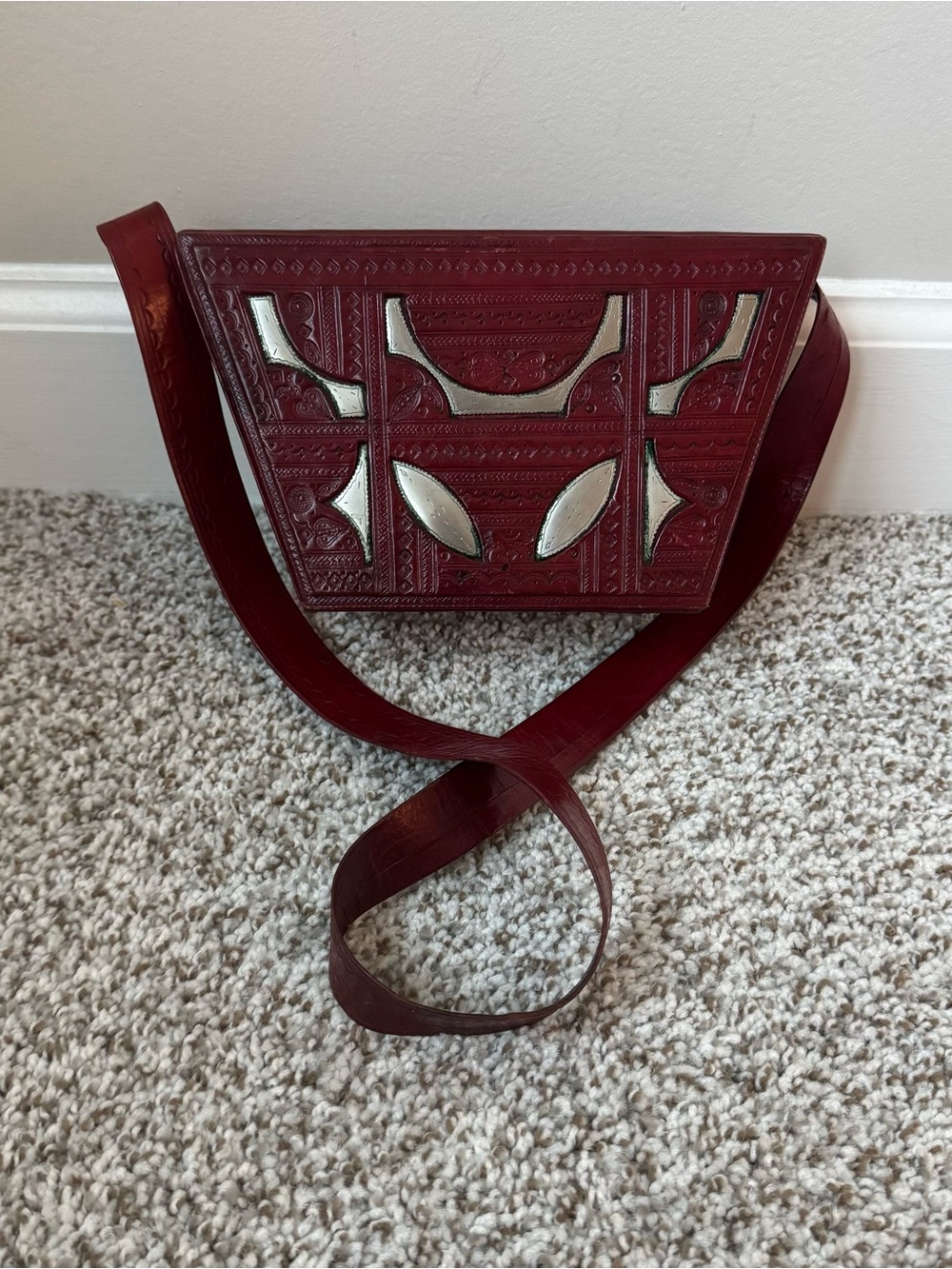 Vintage Tooled Leather Trapezoid Hard Case Crossbody Bag Burgundy Boho Western